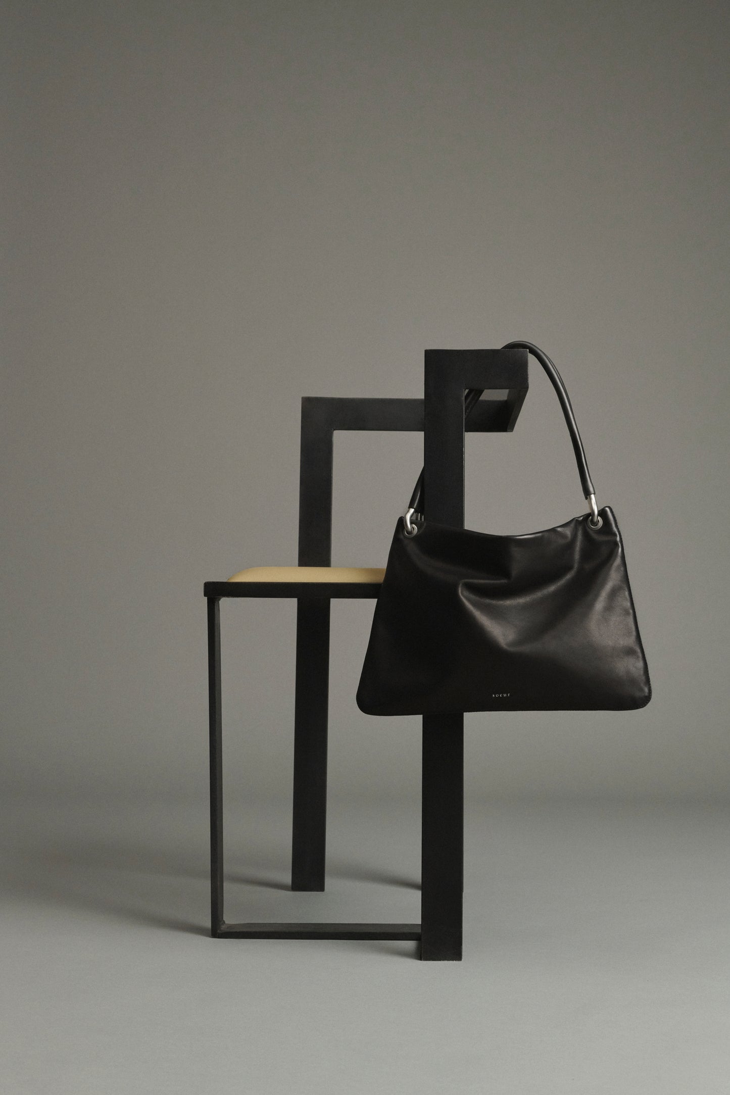 Cabas Gia Mini - Noir Cuir Lisse à Oeillets - Soeur